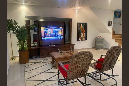 Casa à venda com 4 quartos, 300m² em Vila Santa Clara, São Paulo