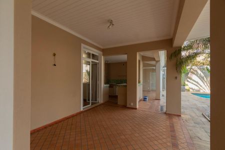 Casa de condomínio para alugar com 493m², 5 quartos e 6 vagas Casa de condomínio para alugar com 493m², 5 quartos e 6 vagasQuintal