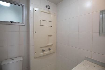 Apartamento à venda com 63m², 2 quartos e 1 vaga Apartamento à venda com 63m², 2 quartos e 1 vagaBanheiro Social