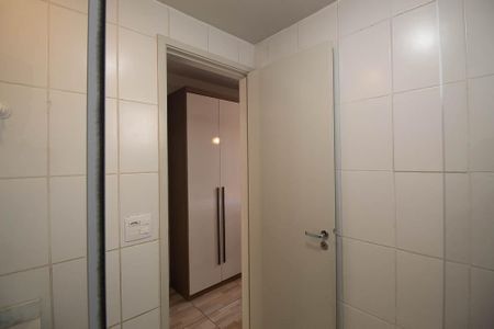 Apartamento à venda com 63m², 2 quartos e 1 vaga Apartamento à venda com 63m², 2 quartos e 1 vagaBanheiro da Suíte