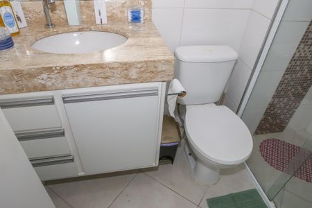 Apartamento à venda com 70m², 3 quartos e 2 vagas Apartamento à venda com 70m², 3 quartos e 2 vagasBanheiro da Suíte