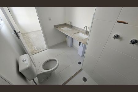 Apartamento à venda com 80m², 2 quartos e 1 vaga Apartamento à venda com 80m², 2 quartos e 1 vagaBanheiro da Suíte 1