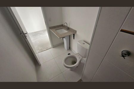 Apartamento à venda com 80m², 2 quartos e 1 vaga Apartamento à venda com 80m², 2 quartos e 1 vagaBanheiro da Suíte 2