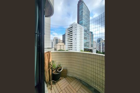 Apartamento à venda com 78m², 2 quartos e 1 vaga Apartamento à venda com 78m², 2 quartos e 1 vagaVaranda