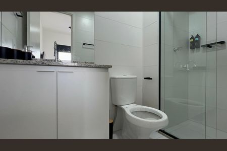 Banheiro da Suíte de kitnet/studio à venda com 1 quarto, 27m² em Pinheiros, São Paulo