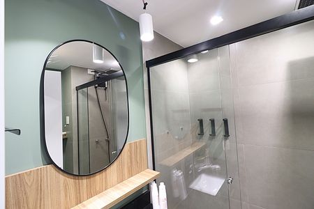 Banheiro  de kitnet/studio para alugar com 1 quarto, 27m² em Auxiliadora, Porto Alegre