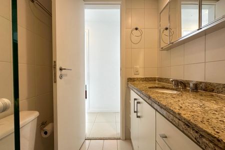 Apartamento à venda com 89m², 3 quartos e 2 vagas Apartamento à venda com 89m², 3 quartos e 2 vagasBanheiro Social