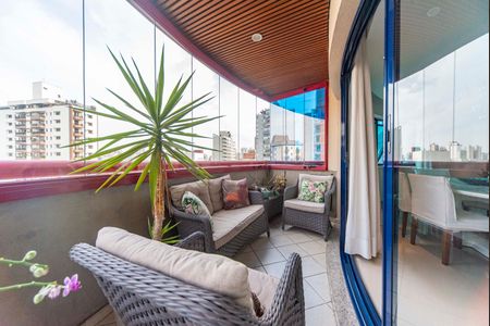 Apartamento à venda com 209m², 4 quartos e 4 vagas Apartamento à venda com 209m², 4 quartos e 4 vagasVaranda da Sala