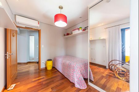 Apartamento à venda com 209m², 4 quartos e 4 vagas Apartamento à venda com 209m², 4 quartos e 4 vagasQuarto 4