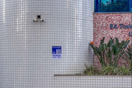 Apartamento à venda com 209m², 4 quartos e 4 vagas Apartamento à venda com 209m², 4 quartos e 4 vagasPlaquinha