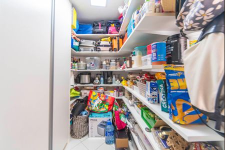 Apartamento à venda com 209m², 4 quartos e 4 vagas Apartamento à venda com 209m², 4 quartos e 4 vagasDespensa