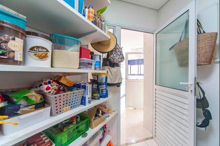 Apartamento à venda com 209m², 4 quartos e 4 vagas Apartamento à venda com 209m², 4 quartos e 4 vagasDespensa