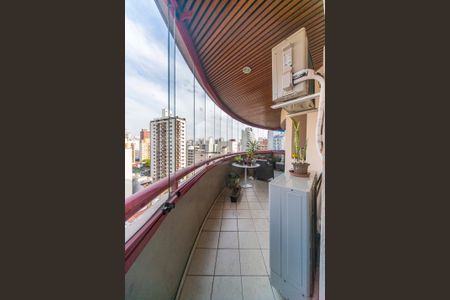 Apartamento à venda com 209m², 4 quartos e 4 vagas Apartamento à venda com 209m², 4 quartos e 4 vagasVaranda do Quarto 1