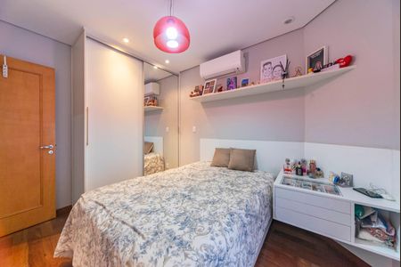 Apartamento à venda com 209m², 4 quartos e 4 vagas Apartamento à venda com 209m², 4 quartos e 4 vagasQuarto 3