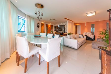 Apartamento à venda com 209m², 4 quartos e 4 vagas Apartamento à venda com 209m², 4 quartos e 4 vagasSala