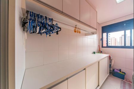 Apartamento à venda com 209m², 4 quartos e 4 vagas Apartamento à venda com 209m², 4 quartos e 4 vagasÁrea de Serviço