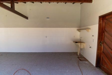 Casa à venda com 336m², 5 quartos e 4 vagas Casa à venda com 336m², 5 quartos e 4 vagasÁrea de Serviço