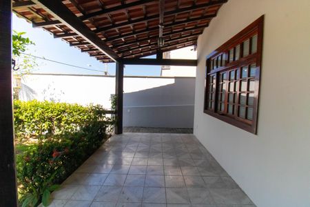 Casa à venda com 336m², 5 quartos e 4 vagas Casa à venda com 336m², 5 quartos e 4 vagasVaranda da Sala