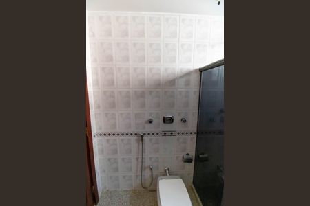 Casa à venda com 336m², 5 quartos e 4 vagas Casa à venda com 336m², 5 quartos e 4 vagasBanheiro 2