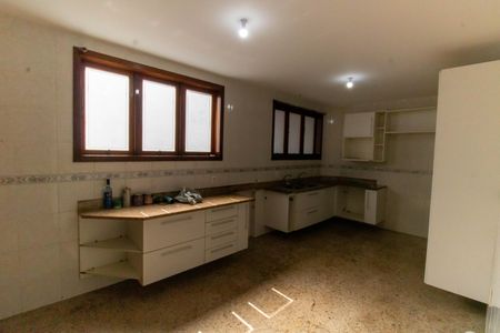 Casa à venda com 336m², 5 quartos e 4 vagas Casa à venda com 336m², 5 quartos e 4 vagasCozinha