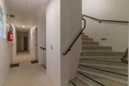 Apartamento à venda com 48m², 1 quarto e sem vagaEscadas
