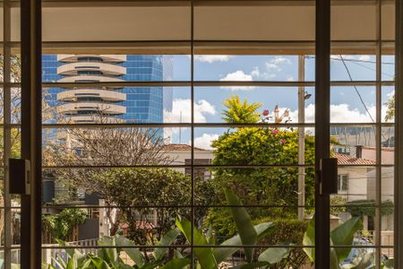 Sala de casa à venda com 3 quartos, 175m² em Vila Nova Conceição, São Paulo