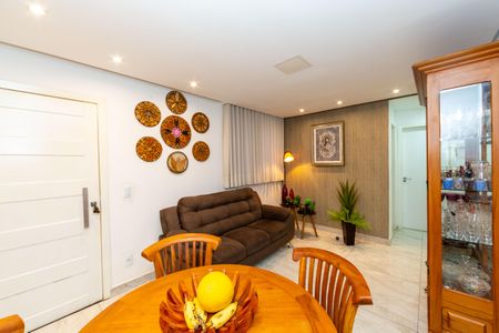 Sala de apartamento à venda com 3 quartos, 70m² em Buritis, Belo Horizonte