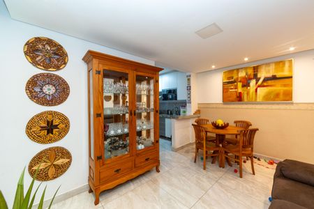 Sala de apartamento à venda com 3 quartos, 70m² em Buritis, Belo Horizonte