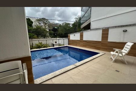 Apartamento à venda com 155m², 4 quartos e 3 vagas Apartamento à venda com 155m², 4 quartos e 3 vagasÁrea comum - Piscina