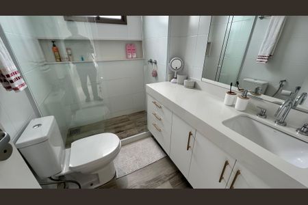 Apartamento à venda com 155m², 4 quartos e 3 vagas Apartamento à venda com 155m², 4 quartos e 3 vagasBanheiro da Suíte 2