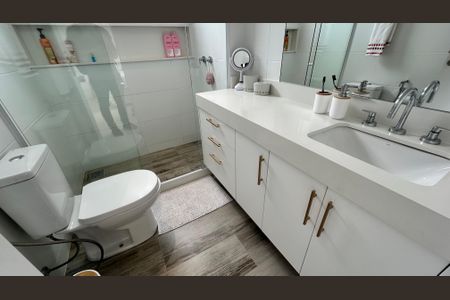 Apartamento à venda com 155m², 4 quartos e 3 vagas Apartamento à venda com 155m², 4 quartos e 3 vagasBanheiro da Suíte 2