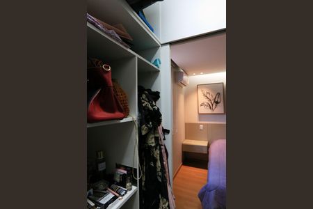 Apartamento à venda com 200m², 4 quartos e 3 vagas Apartamento à venda com 200m², 4 quartos e 3 vagasCloset da suíte