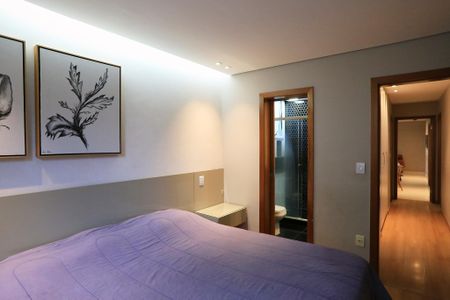 Apartamento à venda com 200m², 4 quartos e 3 vagas Apartamento à venda com 200m², 4 quartos e 3 vagasSuíte