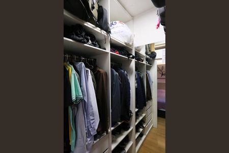 Apartamento à venda com 200m², 4 quartos e 3 vagas Apartamento à venda com 200m², 4 quartos e 3 vagasCloset da suíte