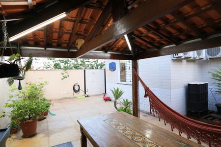 Apartamento à venda com 200m², 4 quartos e 3 vagas Apartamento à venda com 200m², 4 quartos e 3 vagasChurrasqueira