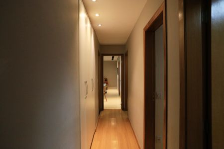 Apartamento à venda com 200m², 4 quartos e 3 vagas Apartamento à venda com 200m², 4 quartos e 3 vagasCorredor