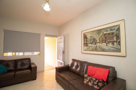 Sala de casa à venda com 4 quartos, 180m² em Vila Cruz das Almas, São Paulo