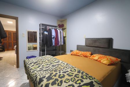 Casa à venda com 231m², 5 quartos e 2 vagasQuarto 04