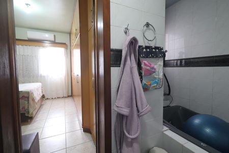 Casa à venda com 231m², 5 quartos e 2 vagasBanheiro da Suíte