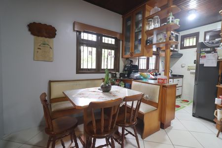 Casa à venda com 231m², 5 quartos e 2 vagasCozinha