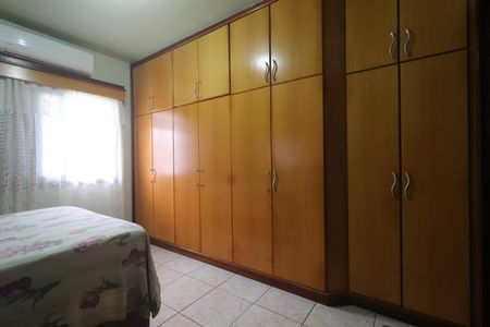 Casa à venda com 231m², 5 quartos e 2 vagasSuíte