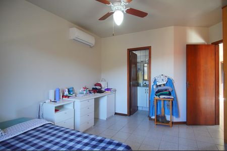 Casa à venda com 493m², 6 quartos e 3 vagasSuíte 2