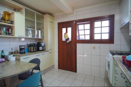 Casa à venda com 493m², 6 quartos e 3 vagasCozinha 2