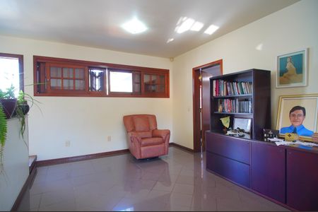 Casa à venda com 493m², 6 quartos e 3 vagasEscritório