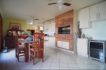 Casa à venda com 493m², 6 quartos e 3 vagasCozinha 1