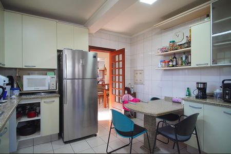 Casa à venda com 493m², 6 quartos e 3 vagasCozinha 2