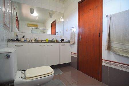 Casa à venda com 493m², 6 quartos e 3 vagasBanheiro da Suíte 3