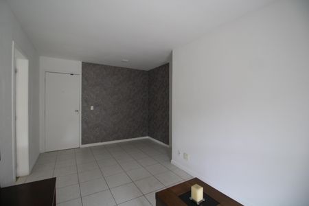 Sala de apartamento para alugar com 2 quartos, 70m² em Camorim, Rio de Janeiro