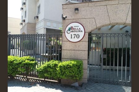 Apartamento à venda com 70m², 2 quartos e 1 vaga Apartamento à venda com 70m², 2 quartos e 1 vagaFachada