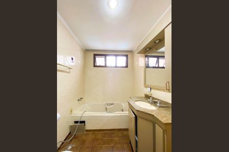 Apartamento para alugar com 139m², 4 quartos e 3 vagas Apartamento para alugar com 139m², 4 quartos e 3 vagasBanheiro da Suíte